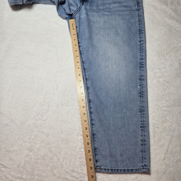 American Eagle Jeans 35 x 23.5 Blue Loose Cropped Straight Leg Light Wash Denim - Picture 2 of 16